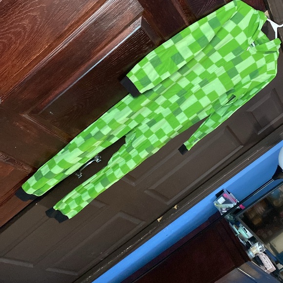 NEGOTIABLE Minecraft PJ hoodie. Size 14/16  zipper. 50 inches long.mojang brand. - Picture 5 of 8